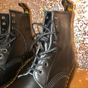 DR. MARTENS